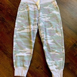 Aerie cropped camo joggers
